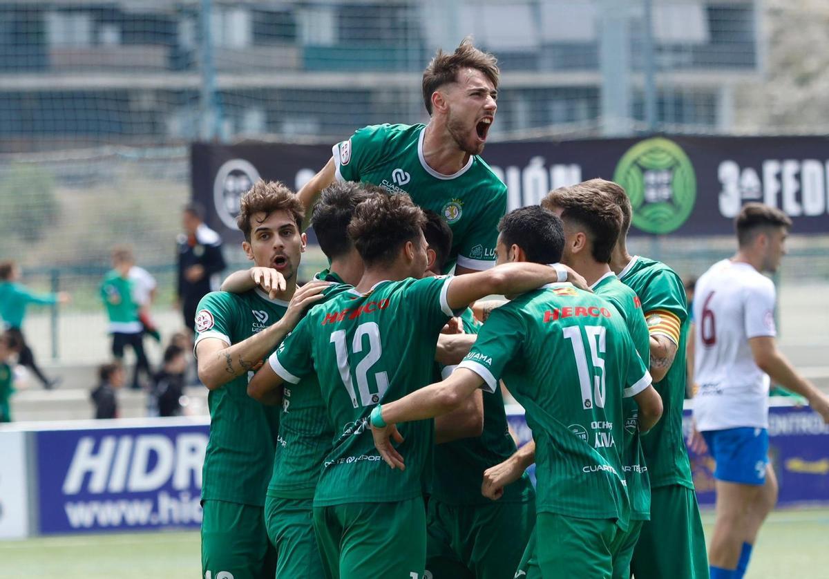 Los jugadores Cuarte celebran el gol del empate.