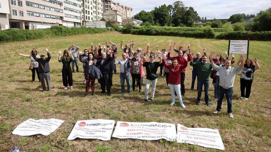 Los afectados en San Mauro elevan el tono: «Nos expropian para darle esto a grupos de poder»