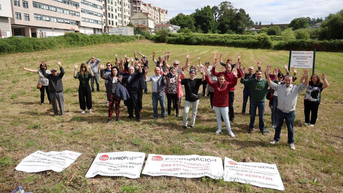 Los afectados en San Mauro elevan el tono: «Nos expropian para darle esto a grupos de poder»
