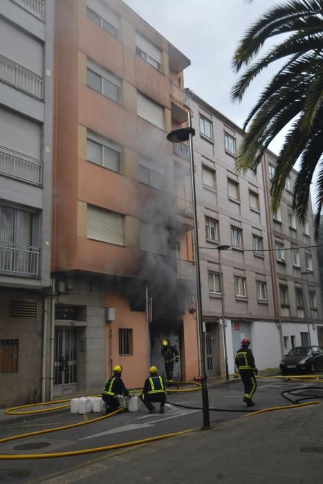 Un incendio obliga a desalojar un edificio