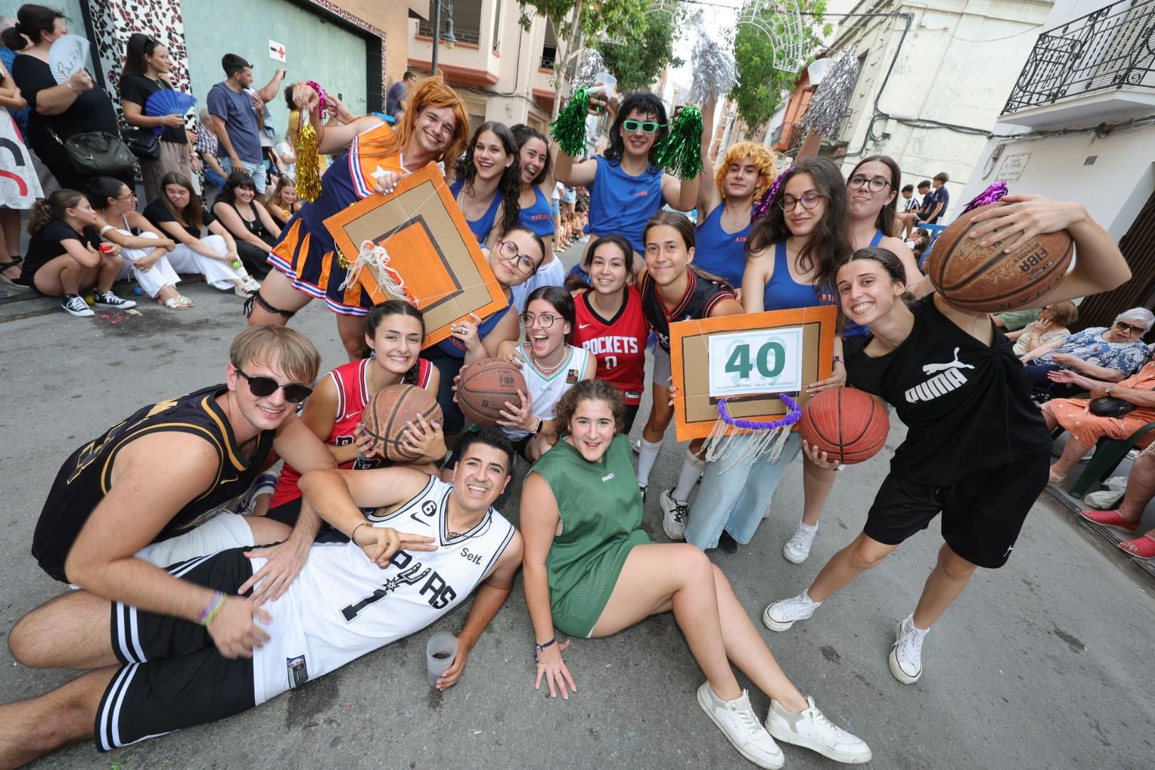 Galería | El Grau disfruta de su desfile de peñas