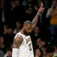 Lebron James celebra uno de sus nueve triples ante Brooklyn Nets