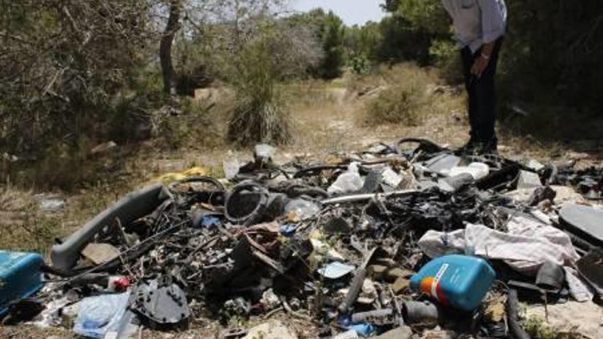 Vecinos de Arenales reclaman más limpieza en la pedanía y el Clot