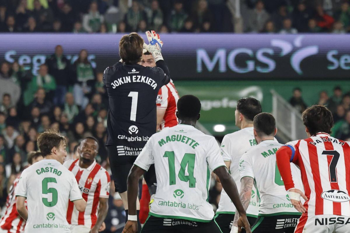 El partido entre el Racing de Santander y el Sporting, en imágenes