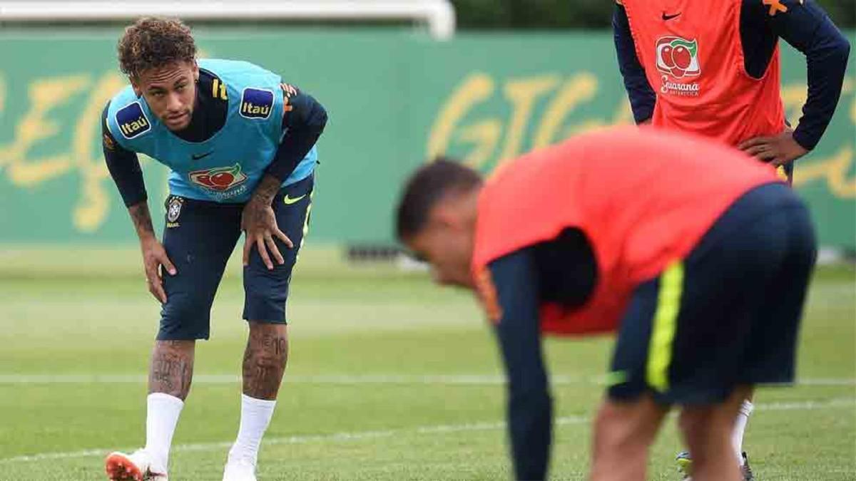 Neymar, en el entrenamiento de Brasil