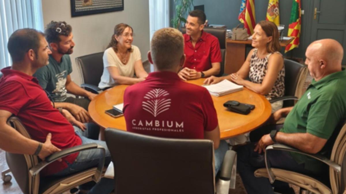 Este viernes se ha celebrado la primera reunión entre el Ayuntamiento de Oliva y la empresa adjudicataria