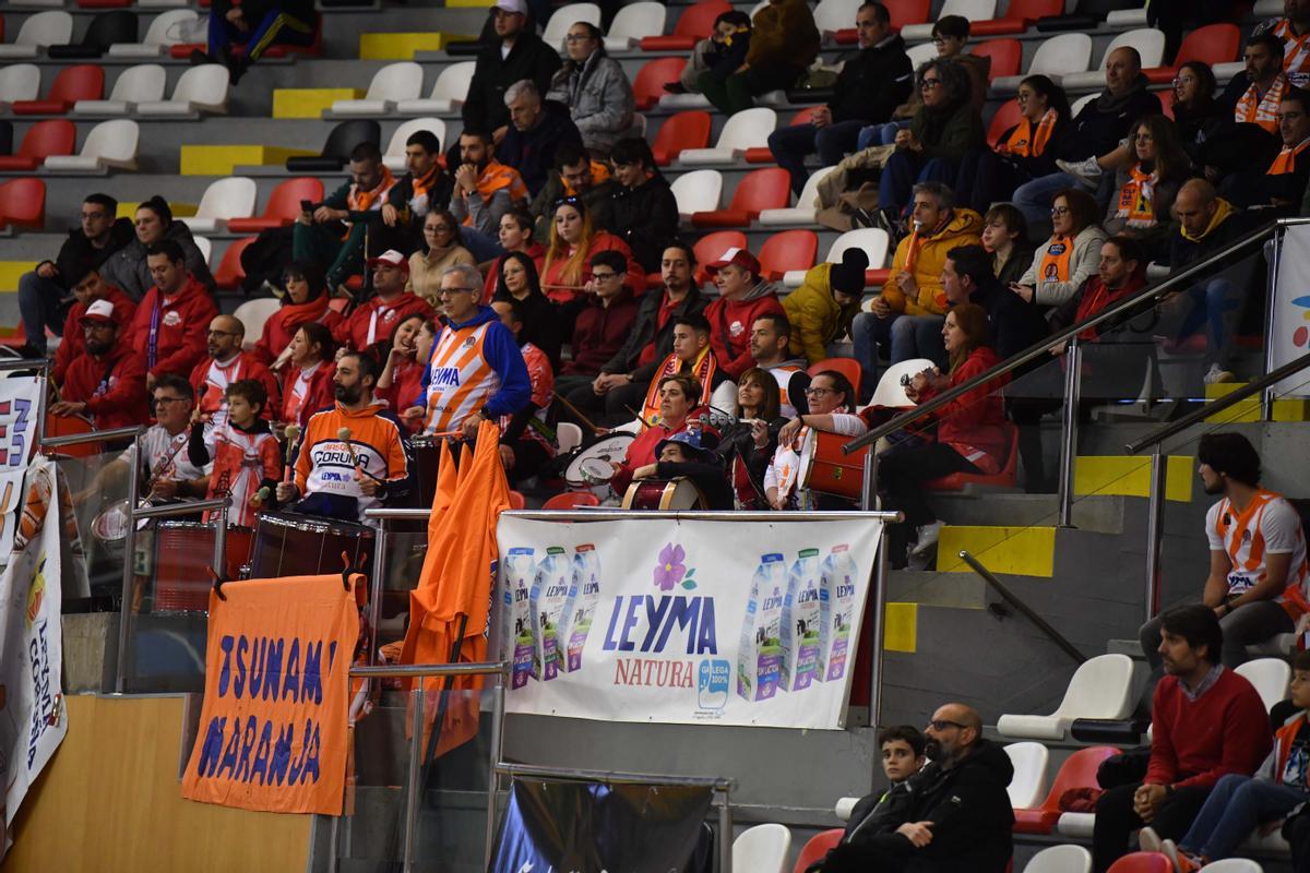 El público ayer en el Leyma-Juaristi en el Palacio de los Deportes de Riazor.