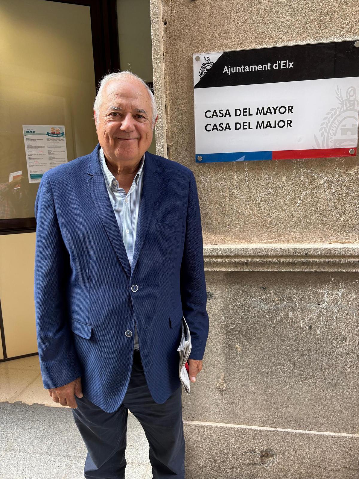 El Defensor del Mayor de Elche atiende las consultas de los ciudadanos en la Casa del Mayor
