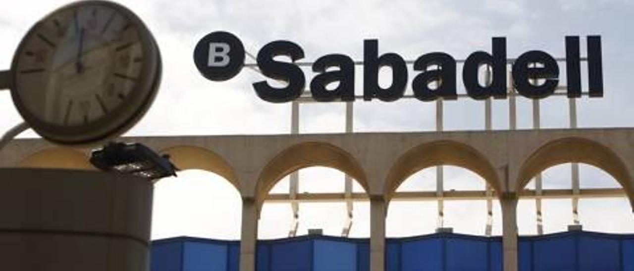 El Sabadell prepara el recurso contra su citación como responsable civil por las cuotas