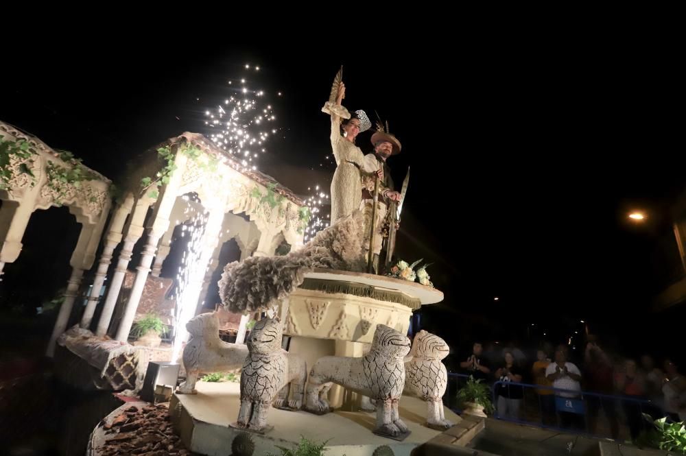 Desfile de la entrada cristiana en Almoradí.