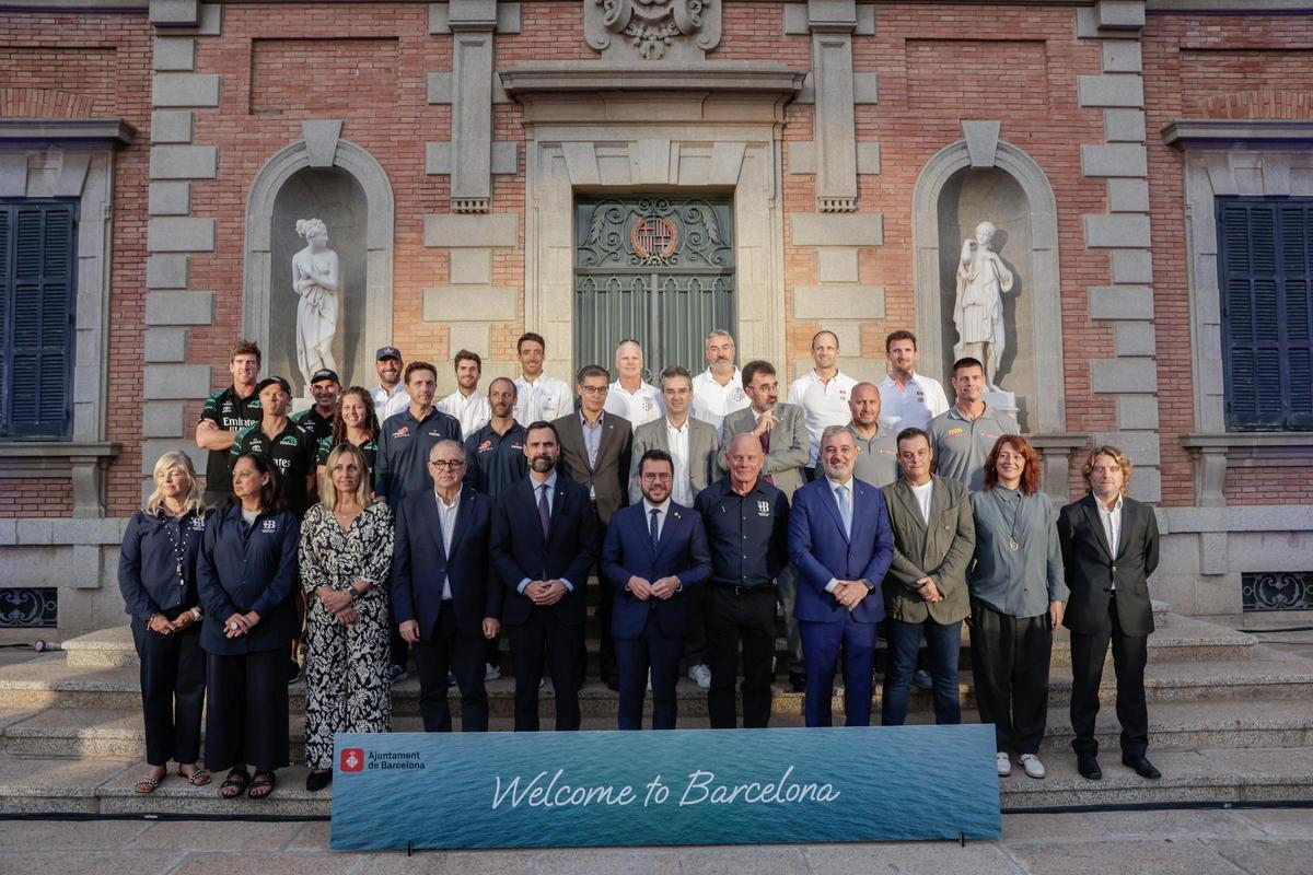 El alcalde de Barcelona, Jaume Collboni, participa en la recepció que la ciudad de Barcelona ofrece a los equipo participantes en la 37a edición de la Copa América de Vela.