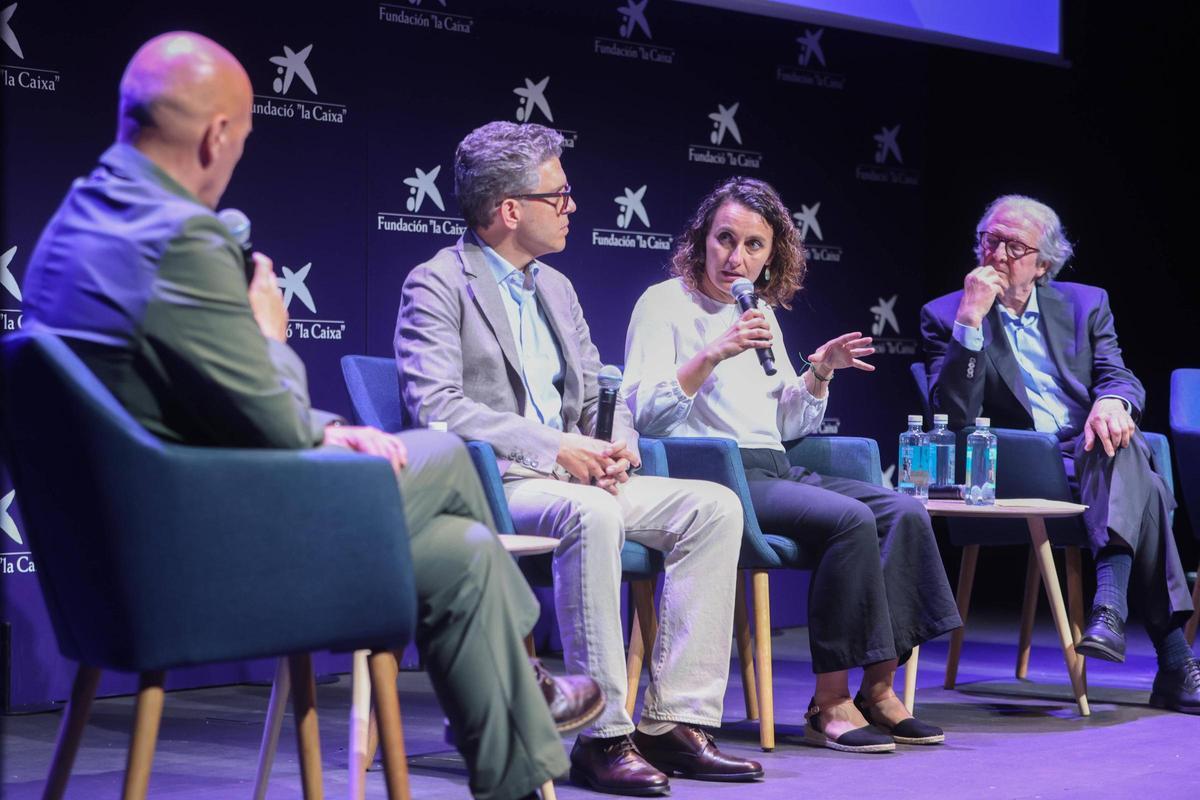 Primera mesa de debate moderada por Joan-Carles Martí, director de Levante-EMV, en la que participaron Joan Romero y Carmen Zornoza (UV) y Tomás Ruiz (UPV).