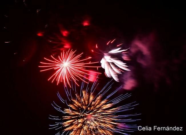 Espectáculo de fuegos artificiales tras el entierro de la sardina