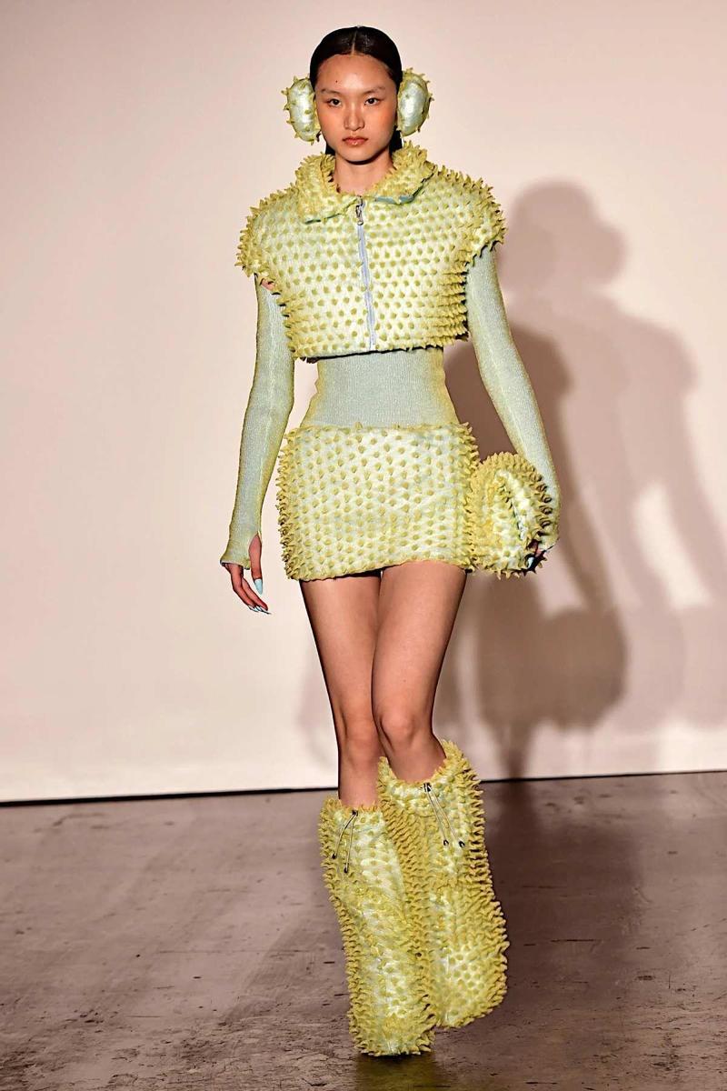 El punto 'popcorn' en el desfile de otoño-invierno 2022 de Fashion East