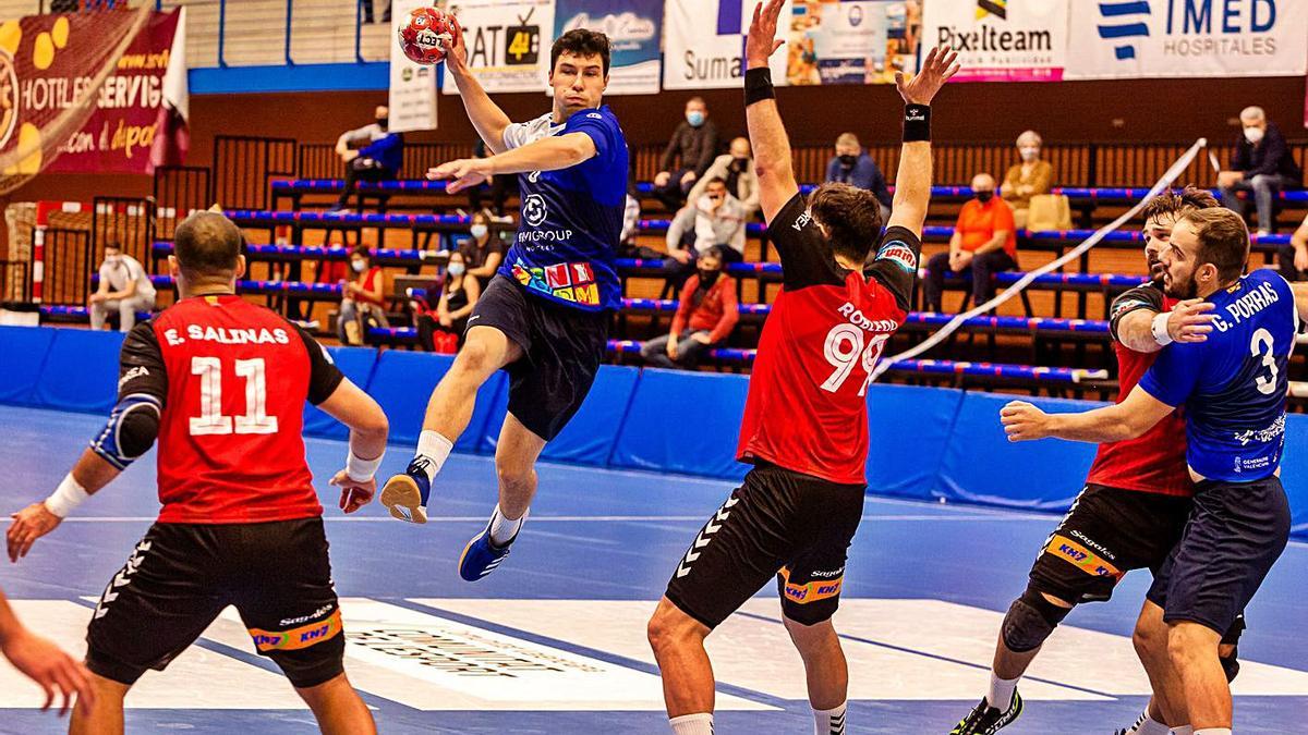 Ataque del Balonmano Benidorm en su partido de Asobal ante el Granollers del 28 de octubre. | DAVID REVENGA