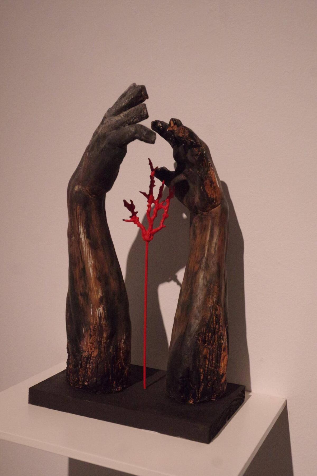 El escultor malagueño José Cano (2004) plantea una lectura emocional de los sucesos de mayo de 1931, 95 años después, en una exposición en la Agrupación de Cofradías