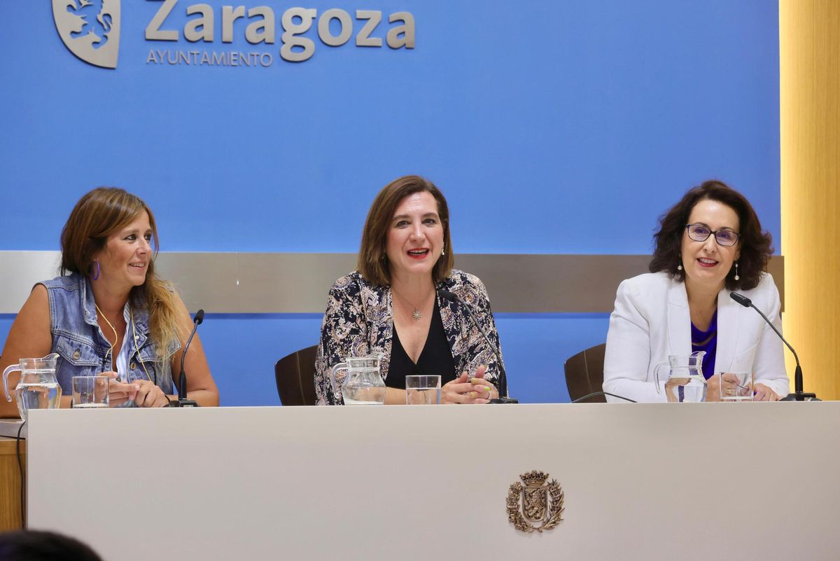 María Uriol, Sara Fernández y Eva Torres en la presentación de la actuación del Padre Guilherme.