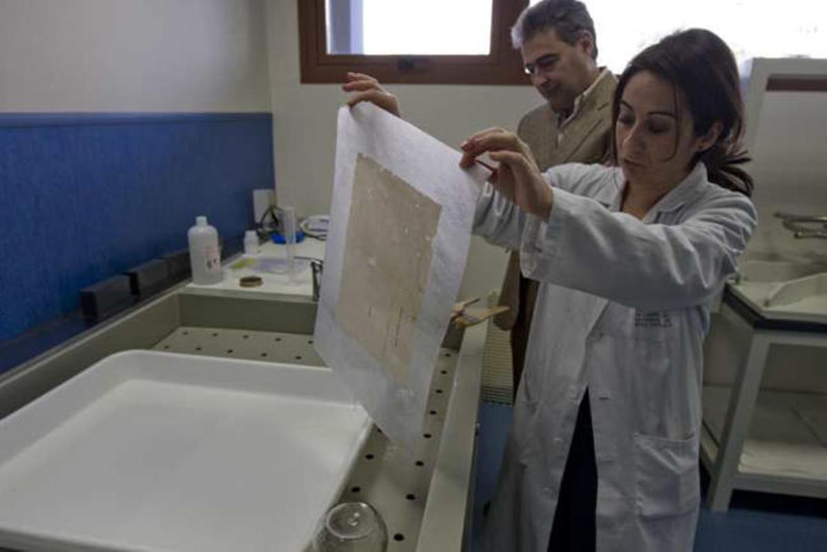 El laboratorio de papel de Alicante ya ha recuperado 113 documentos