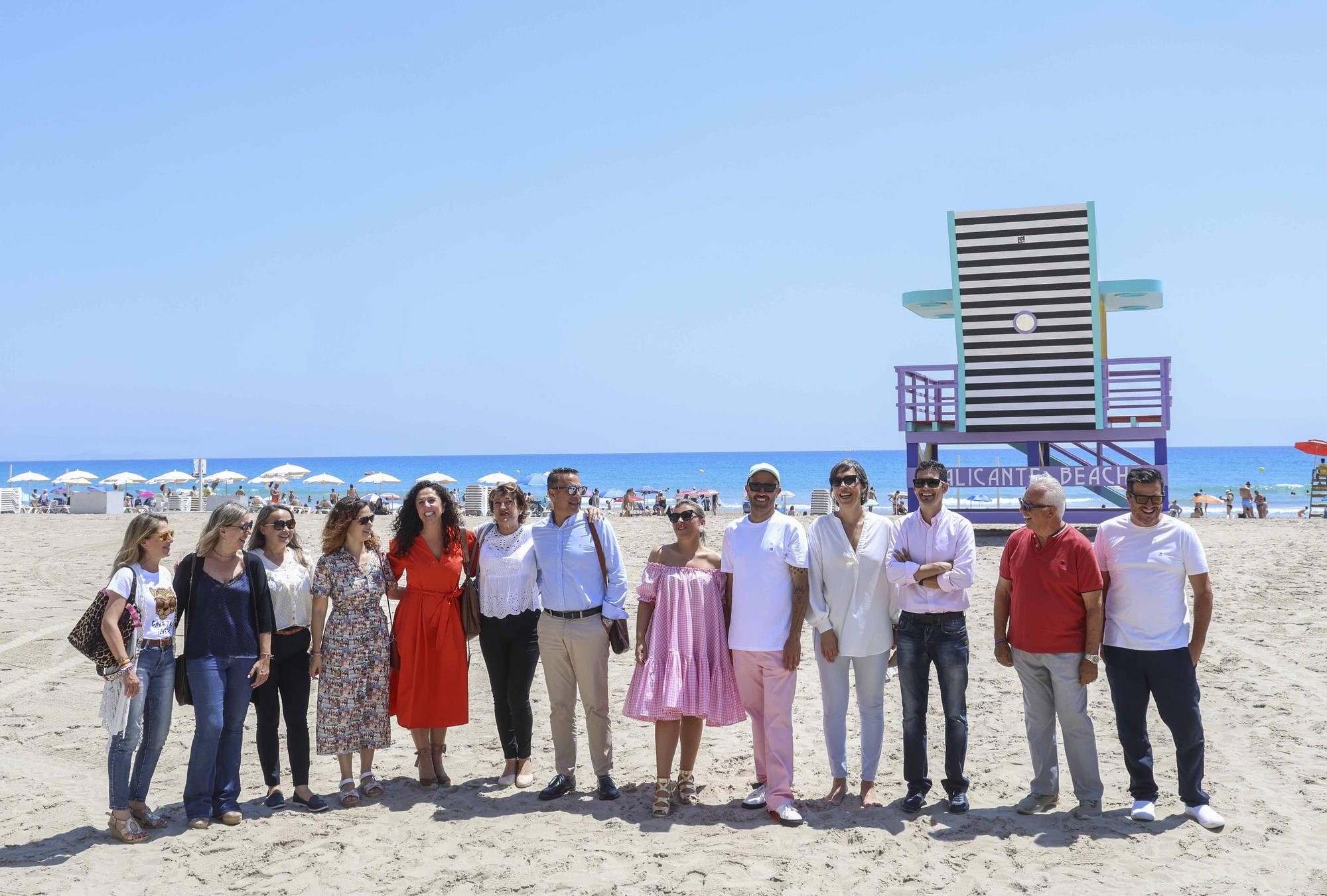 Doble inauguración de las casetas icónicas de la playa de San Juan