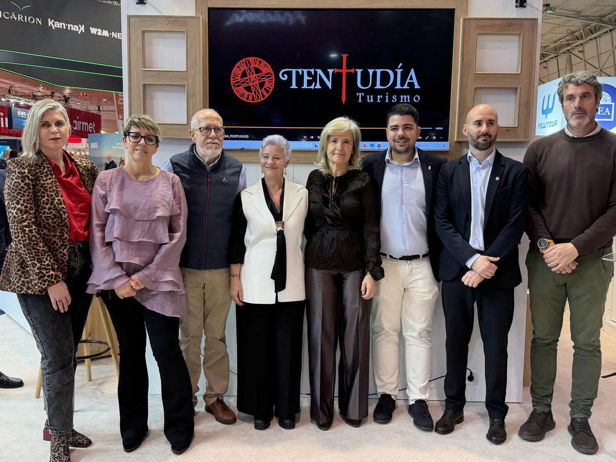 Representantes políticos de Tentudía con la consejera Vixtoria Bazaga