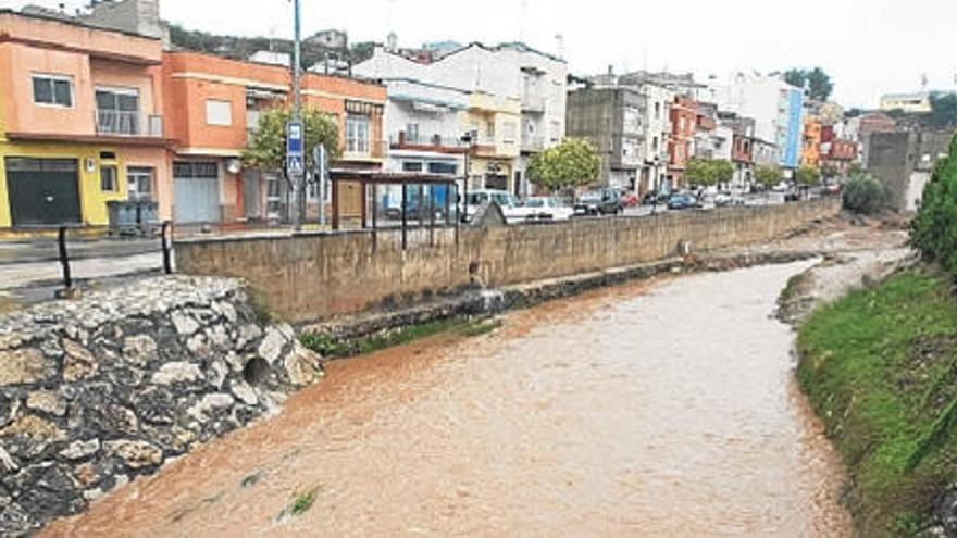 El mayor episodio de lluvias en tres años resucita el caudal de los ríos y barrancos