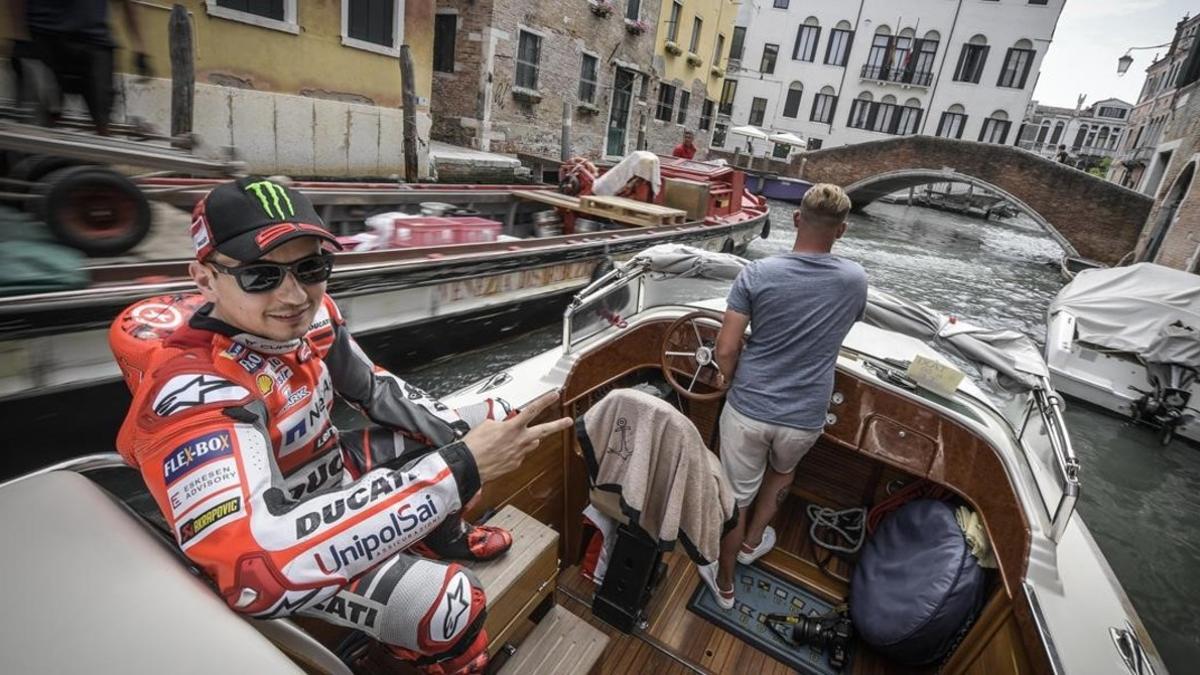 Jorge Lorenzo ha visitado hoy Venecia, de camino a Mugello.