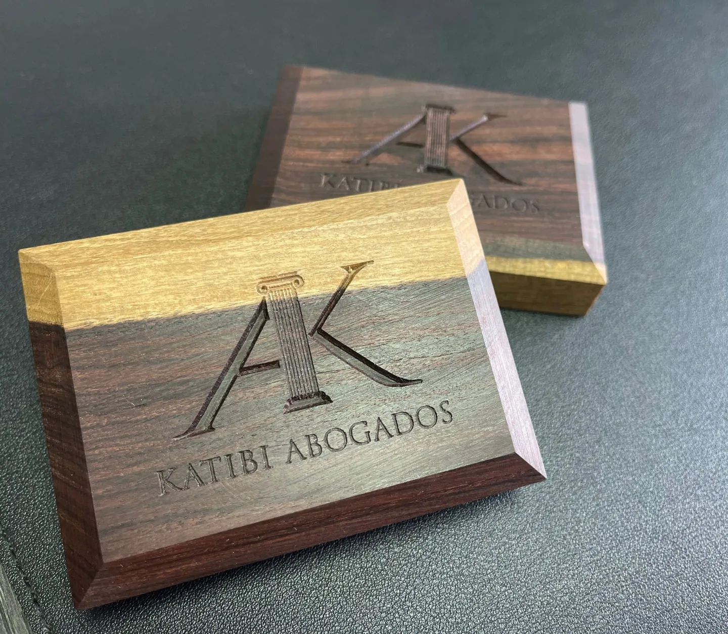 Logotipo de Katibi Abogados.