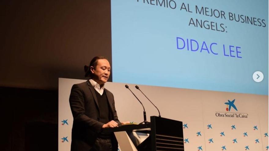 Dídac Lee, fent l&#039;agraïment del premi al Millor Business Angel.