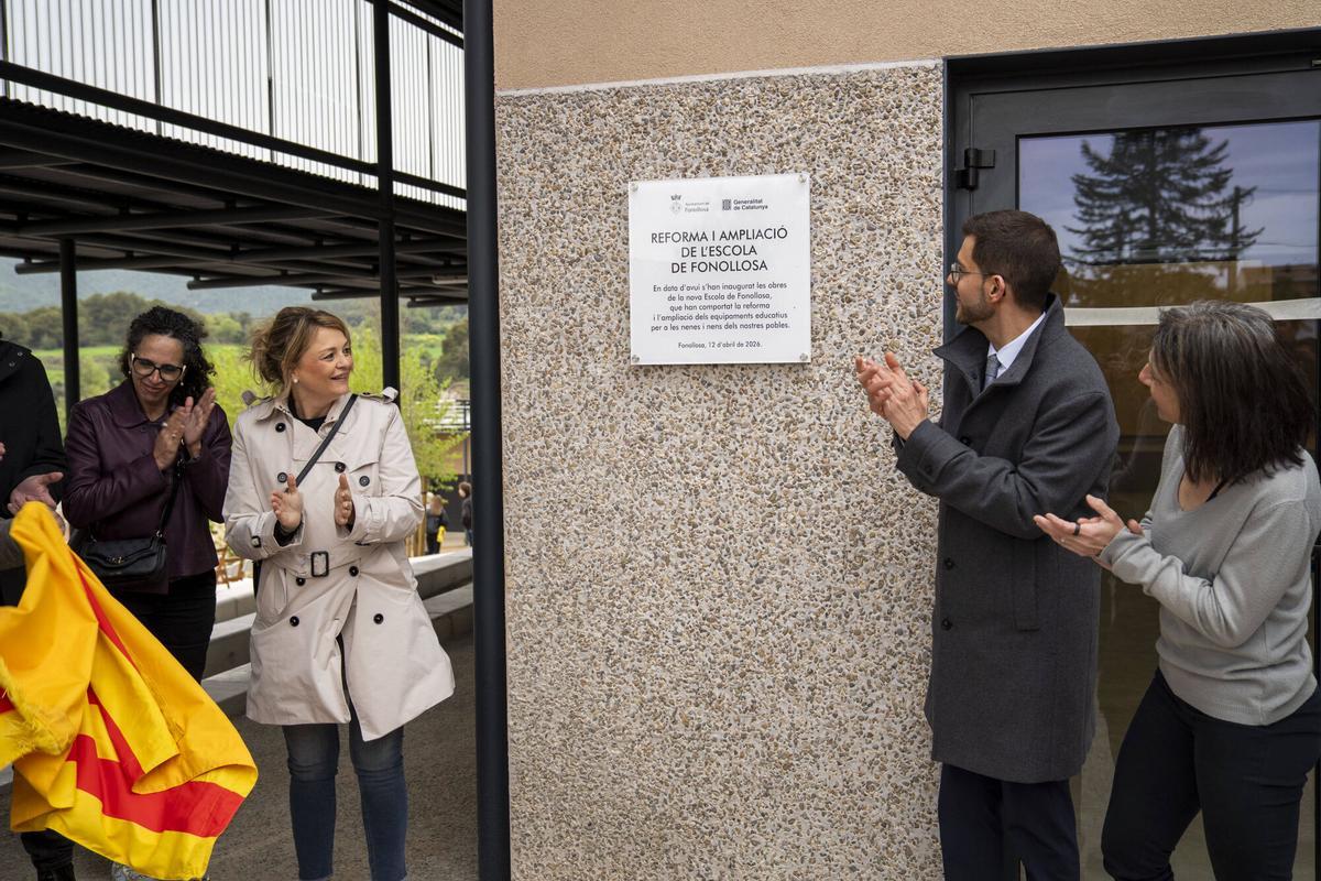 FONOLLOSA . ACTE D’ INAUGURACIÓ DE LES OBRES DE REFORMA I AMPLIACIÓ DE L’ ESCOLA AGRUPACIÓ SANT JORDI DE FONOLLOSA . ELOI HERNANDEZ " ALCALDE " I SARAY GOMEZ " DIRECTORA SERVEIS TERRITORIALS EDUCACIO CATRALUNYA CENTRAL "