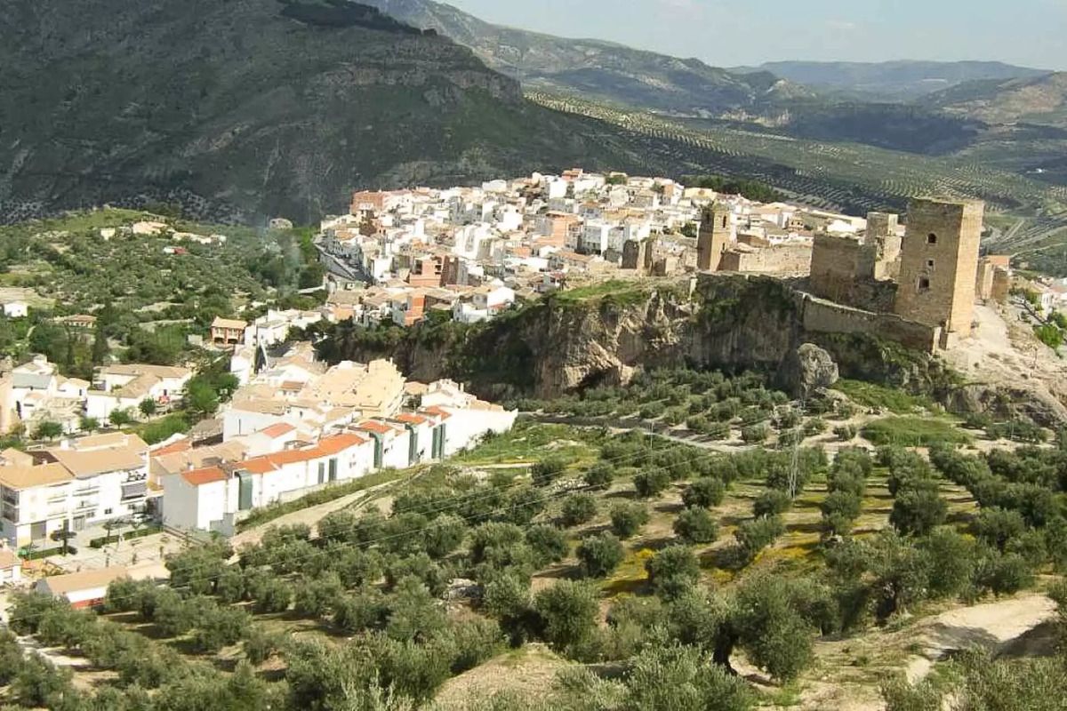 Vista aérea de Huesa, en Jaén; enclavado en la sierra de Cazorla es el pueblo con la menor renta media de España