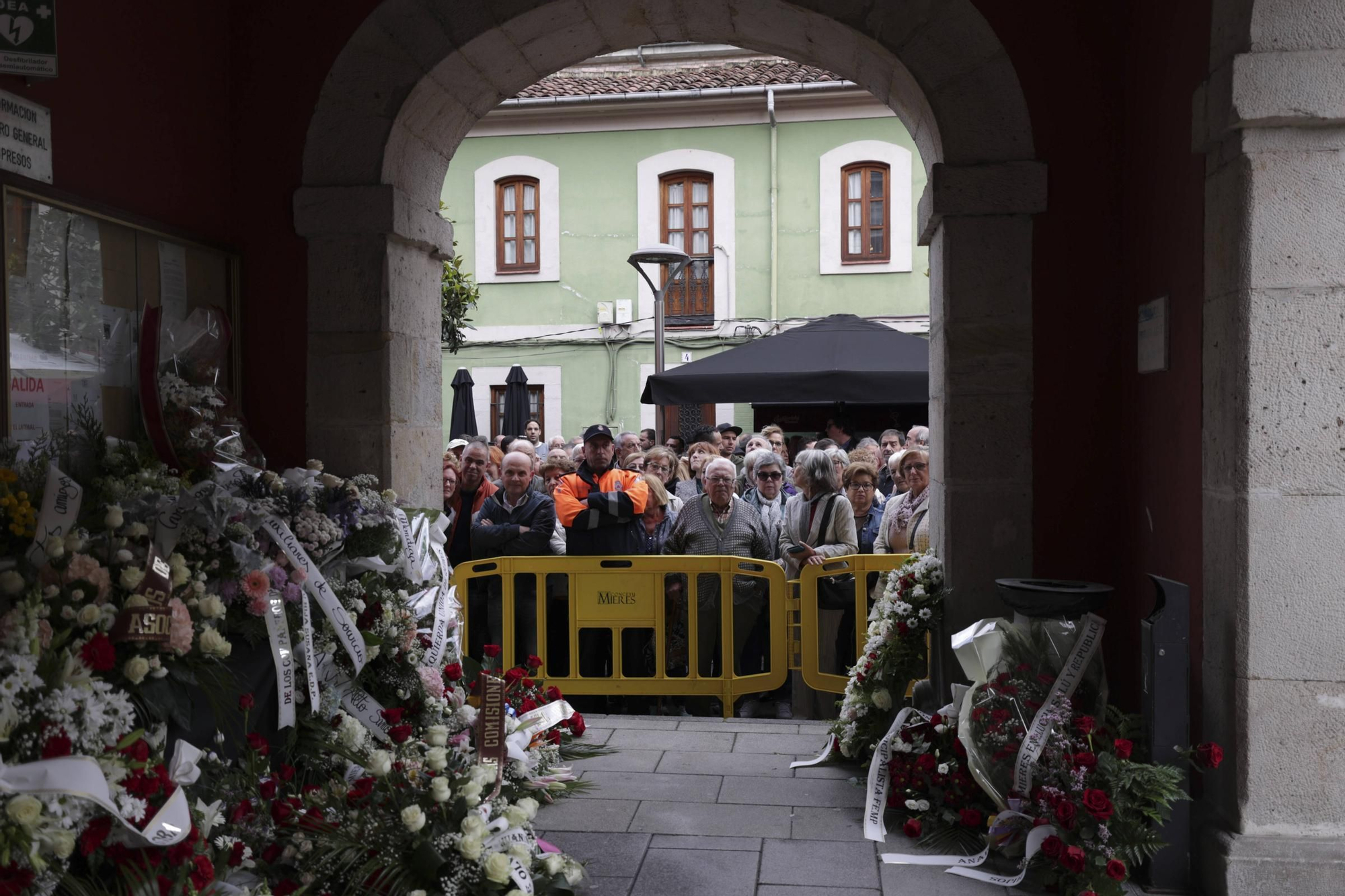 EN IMÁGENES: Mieres se echa a la calle para despedir a su Alcalde, Aníbal Vázquez