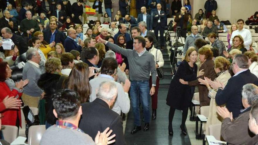 Ana Pastor, Feijóo, Pilar Rojo, Jacobo Moreira y Rueda entran en el Auditorio del Sánchez Cantón. // G. S.