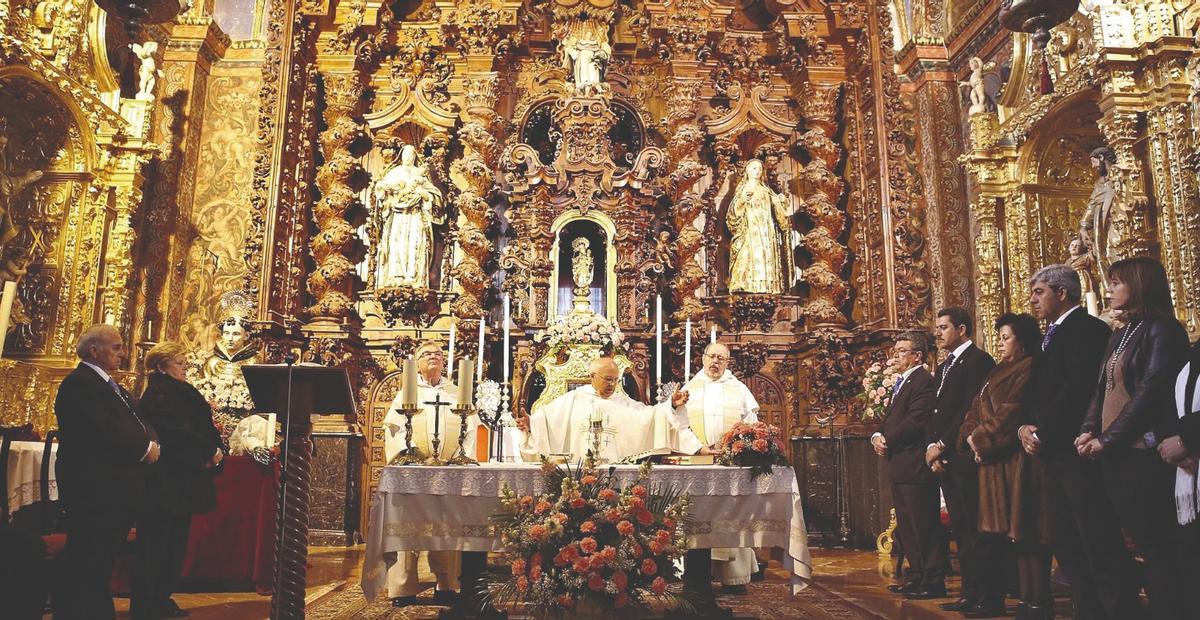 Autoridades asistentes a una anterior presentación de actos de la hermandad de San Álvaro.