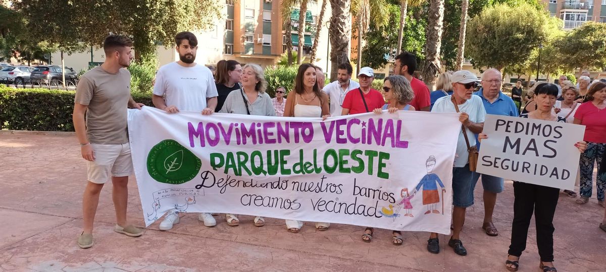 Los vecinos han recibido el apoyo de vecinos de otros barrios que también denuncian la dejadez municipal