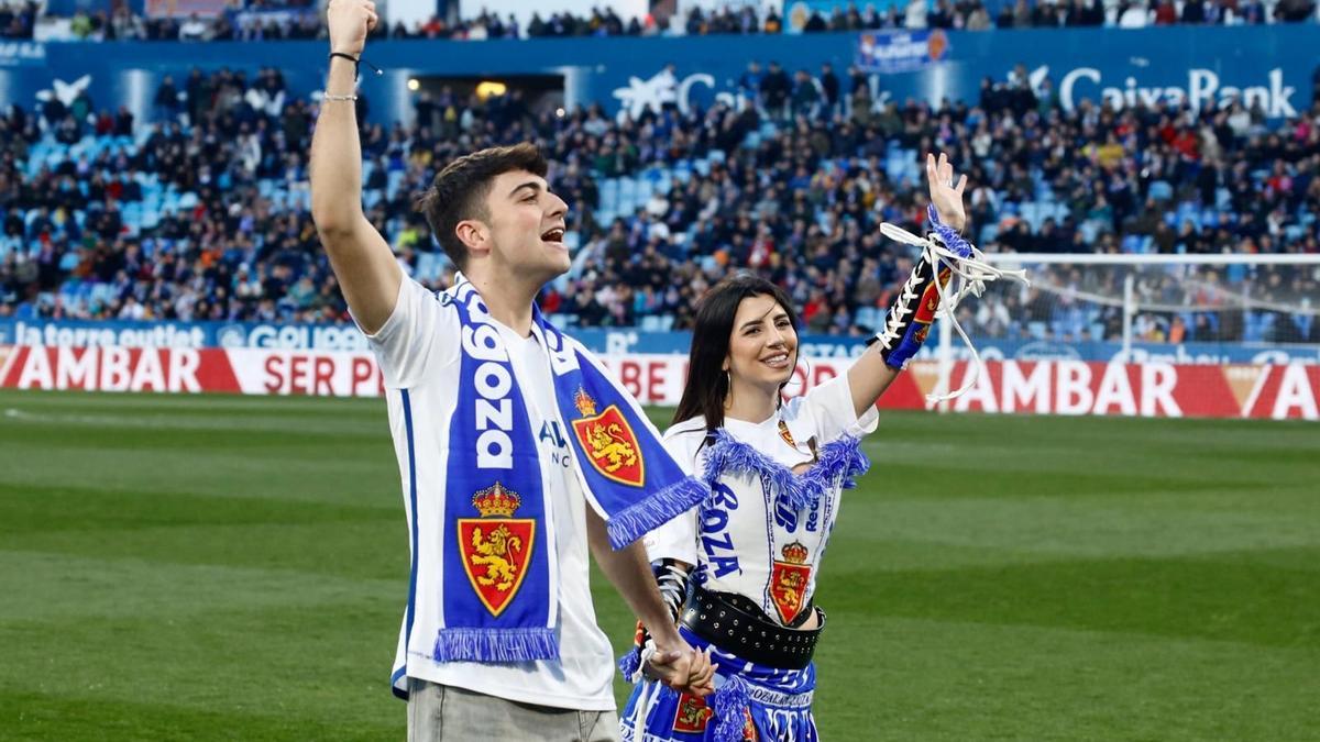 Juanjo y Naiara antes del saque de honor.