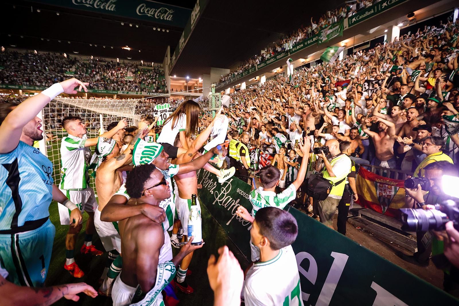 El Córdoba CF vuelve a Segunda / Las mejores imágenes de una noche para la historia