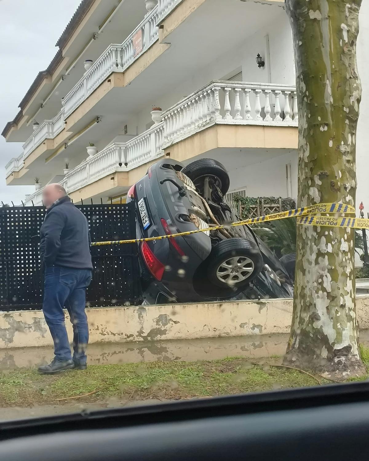 El vehicle accidentat a Empuriabrava.