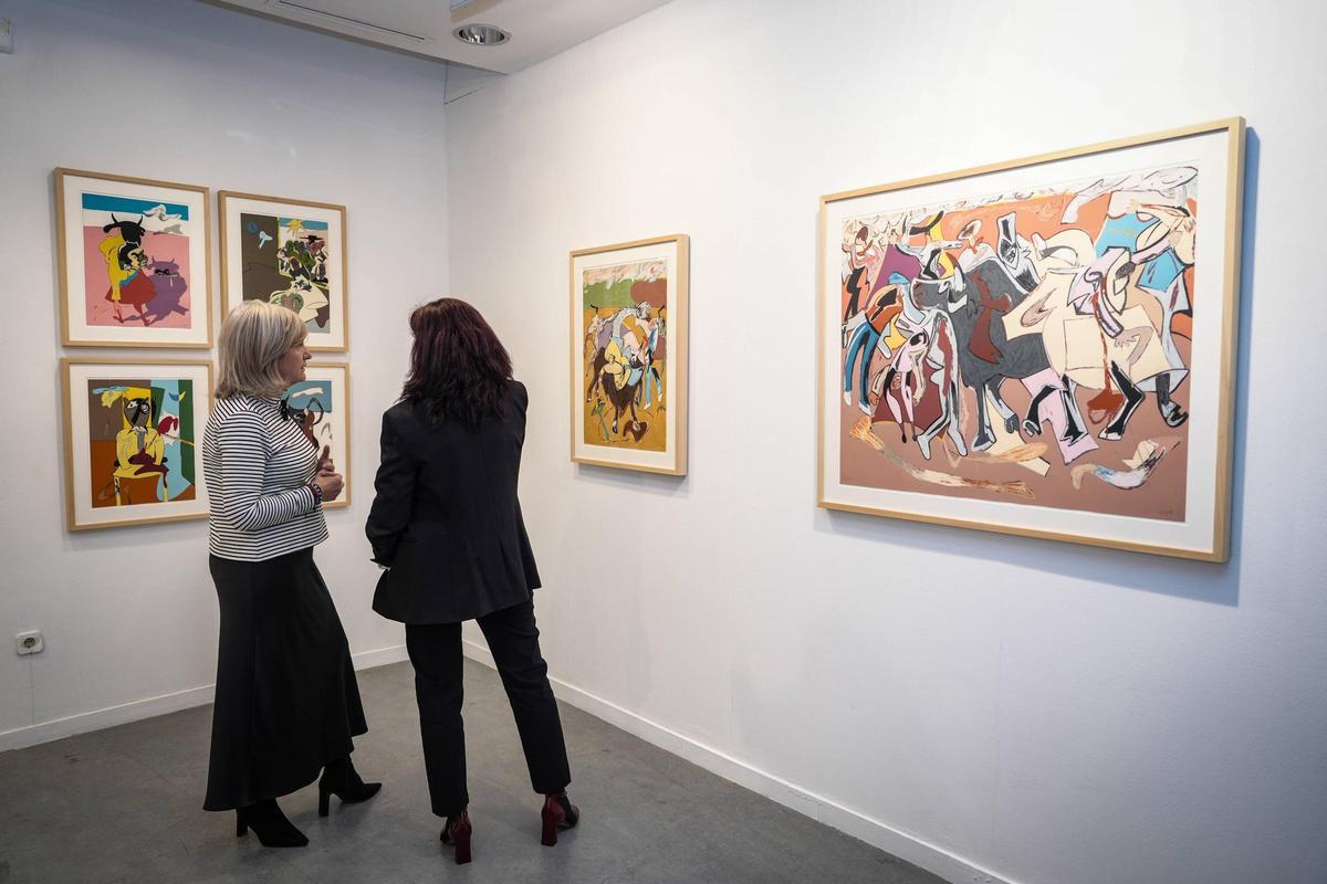 La consejera Victoria Bazaga y la directora Catalina Pulido en la inauguración de la exposición.