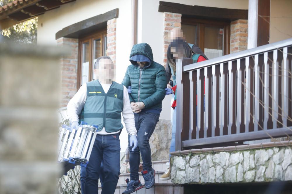 Registro en la casa de vacaciones en Llanes de Pedro Luis N. A., principal sospechoso del crimen de Ardines