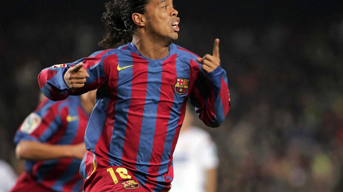 Ronaldinho es uno de los mejores futbolistas de la historia del Barcelona