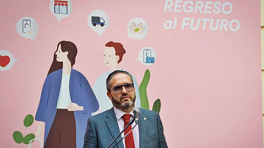 Miguel López Abad presenta el  Murcia Shops Forum, ayer. | EVAMOYA