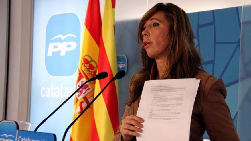 La presidenta del PPC, amb el text de la declaració sobre el dret a decidir