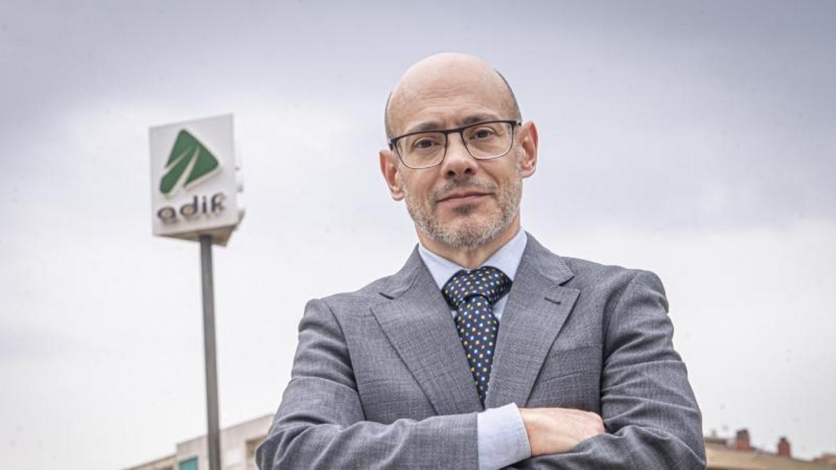 El nuevo director del Museu del Ferrocarril de Catalunya, Luis Ubalde, durante una entrevista para EL PERIÓDICO