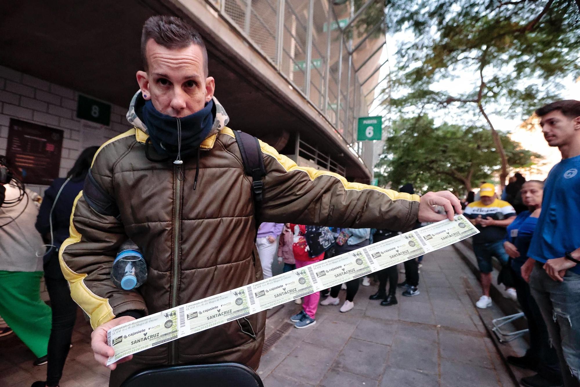 Colas para una entrada para ver a los Reyes Magos en Tenerife