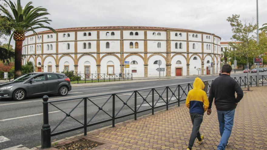 Una plaza de toros en Cáceres sin toros