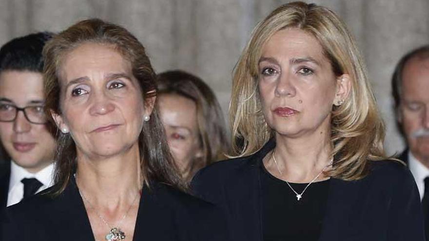 Las infantas Cristina y Elena.