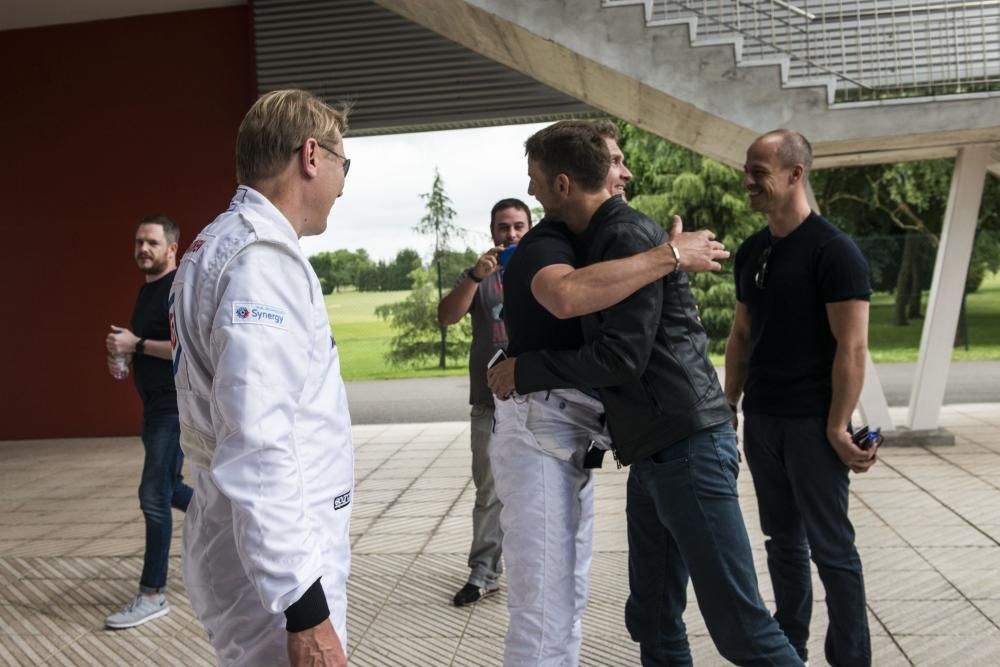 Fernando Alonso en el circuito de La Morgal para grabar un anuncio