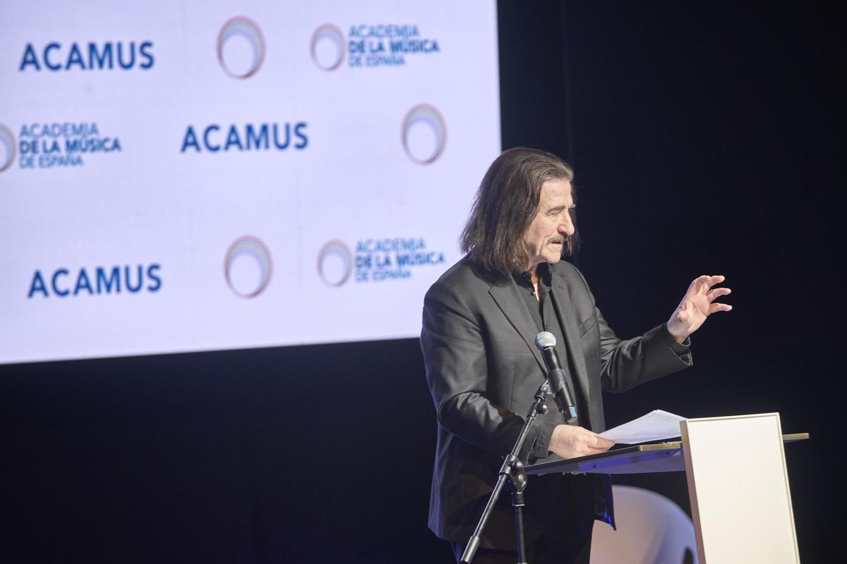 Luis Cobos, durante la presentación.