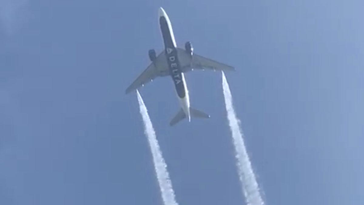 Un avión vierte combustible sobre escuelas de Los Ángeles.