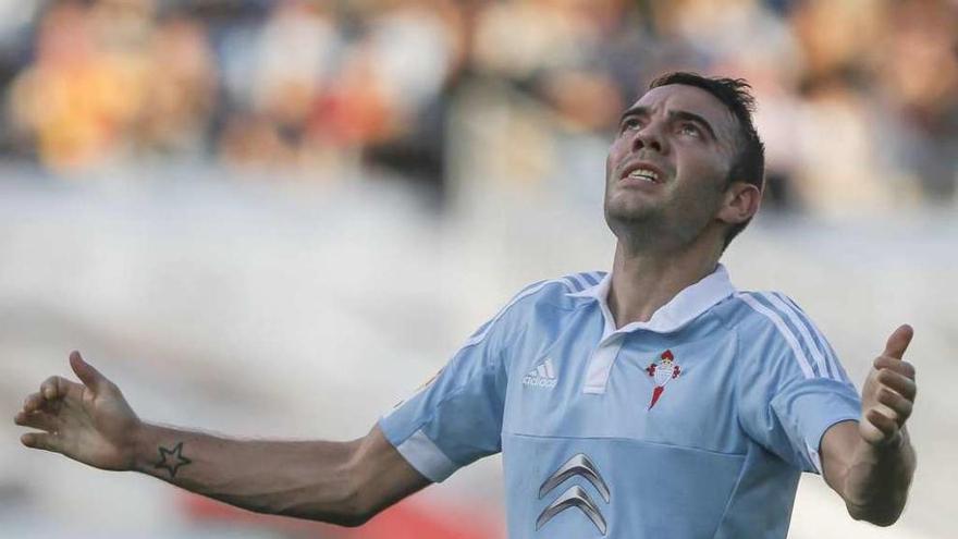 Iago Aspas lamenta una ocasión fallida ante el Valencia. // Adrián Irago